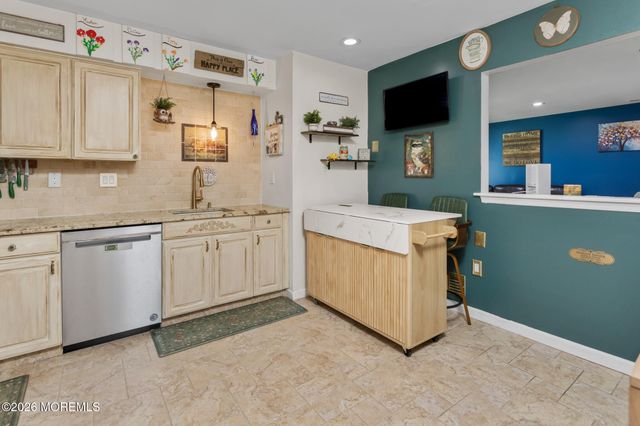 232 Century Way, Manalapan, NJ 07726