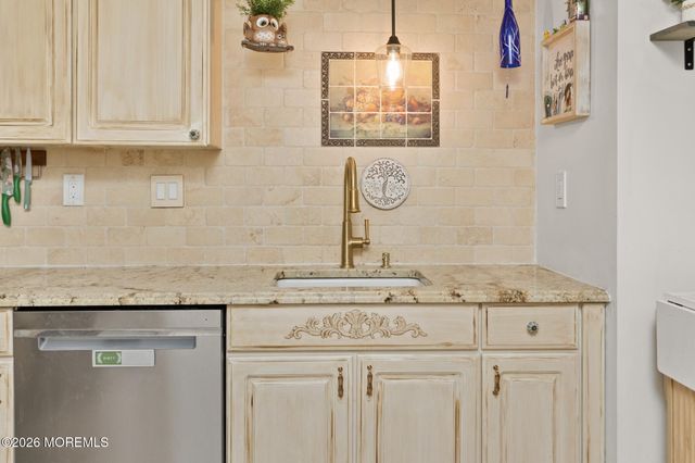 232 Century Way, Manalapan, NJ 07726