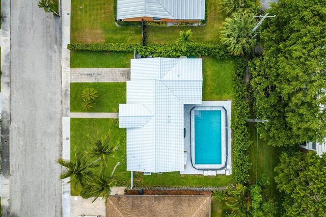 125 Gregory Place, West Palm Beach, FL 33405