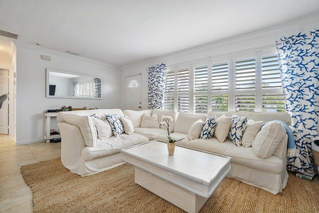 125 Gregory Place, West Palm Beach, FL 33405