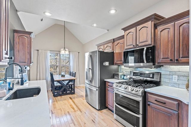 6 Burns Circle, Bella Vista, AR 72714