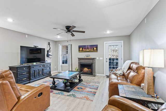 6 Burns Circle, Bella Vista, AR 72714