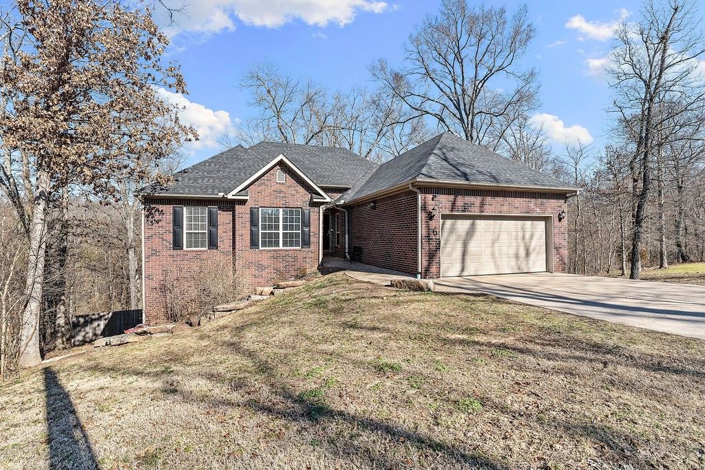 6 Burns Circle, Bella Vista, AR 72714