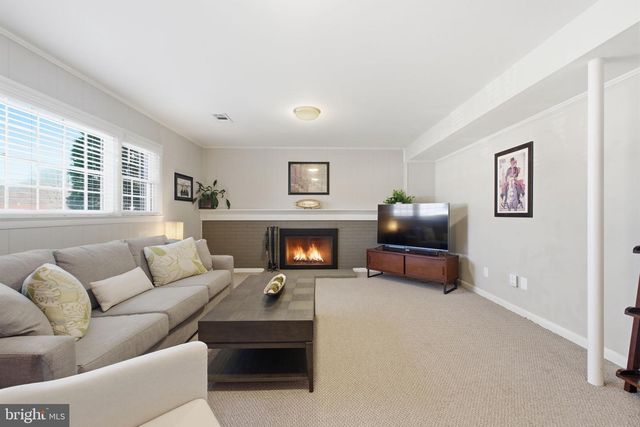 2820 ELSMORE ST, Fairfax, VA 22031