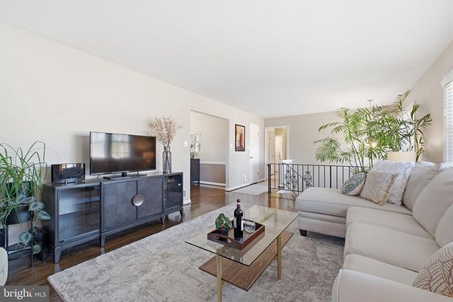 2820 ELSMORE ST, Fairfax, VA 22031