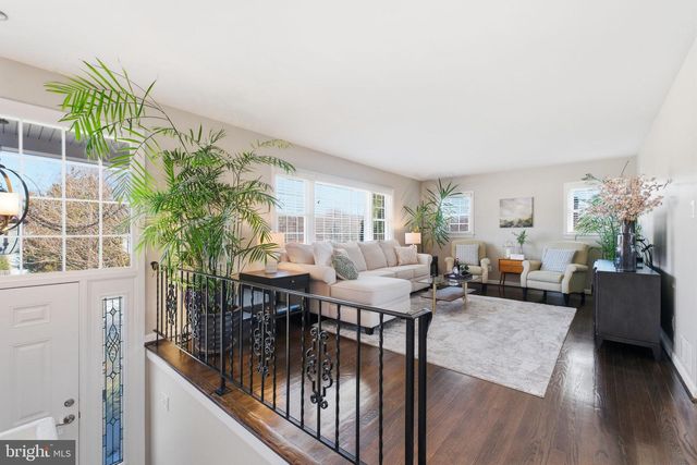 2820 ELSMORE ST, Fairfax, VA 22031