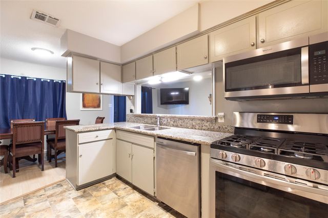 2022 Williamsburg Court N, League City, TX 77573