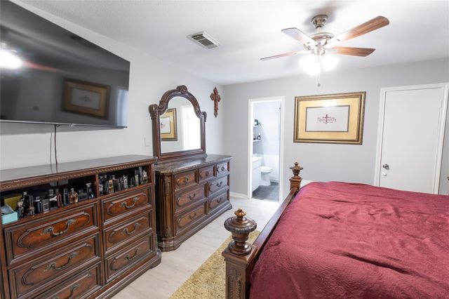 2022 Williamsburg Court N, League City, TX 77573