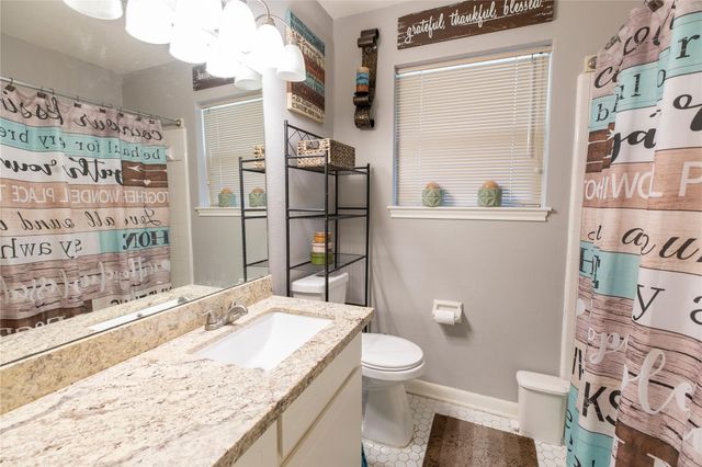 2022 Williamsburg Court N, League City, TX 77573