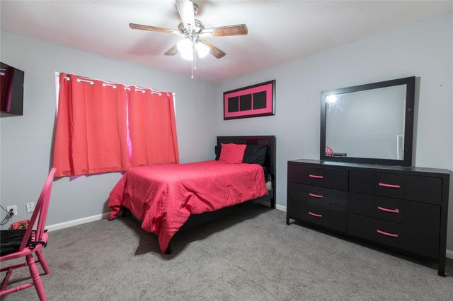 2022 Williamsburg Court N, League City, TX 77573