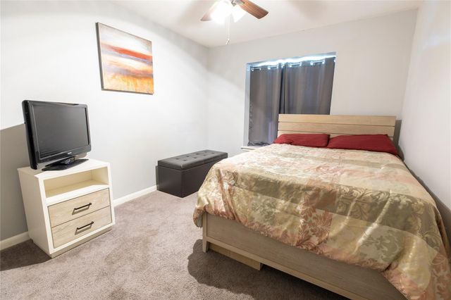 2022 Williamsburg Court N, League City, TX 77573