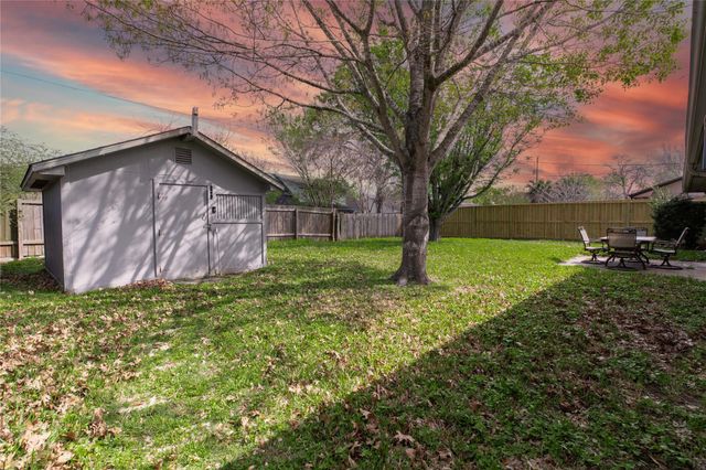 2022 Williamsburg Court N, League City, TX 77573
