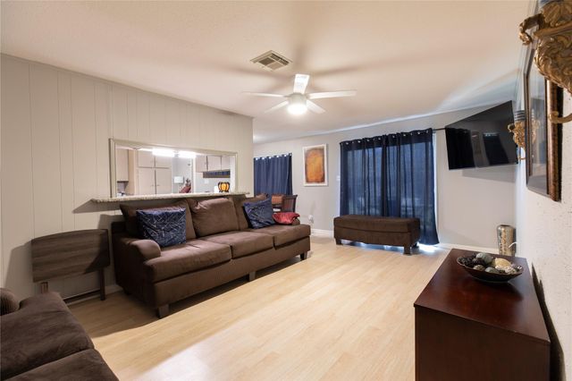 2022 Williamsburg Court N, League City, TX 77573