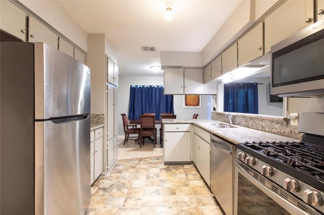 2022 Williamsburg Court N, League City, TX 77573