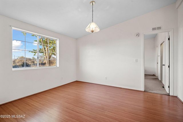 1074 N White Oak Place, Oracle, AZ 85623