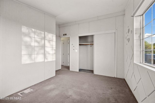 1074 N White Oak Place, Oracle, AZ 85623