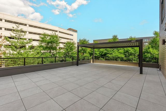 75 Willow Ct 411, Boston, MA 02125