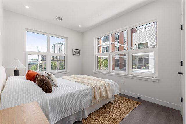 75 Willow Ct 411, Boston, MA 02125