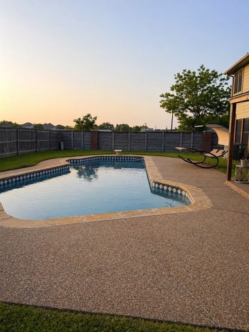 4301 Hudson Avenue, Grand Prairie, TX 75052