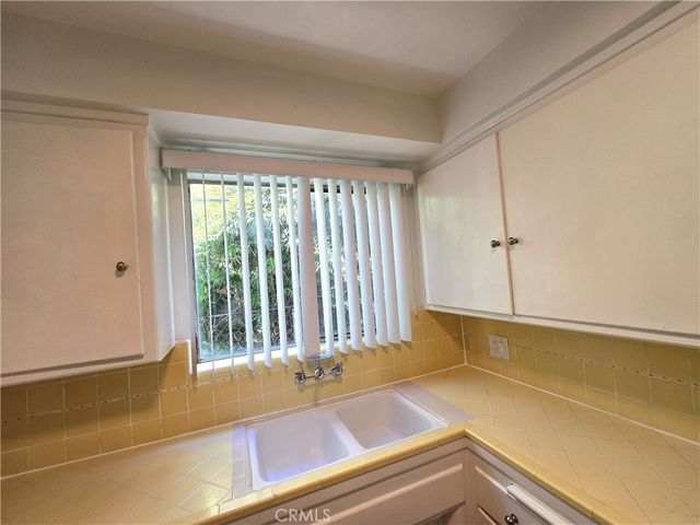 439 S Le Doux Road 2, Los Angeles, CA 90048