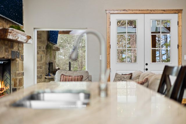 449 Lakeview Circle, Jefferson, TX 75657