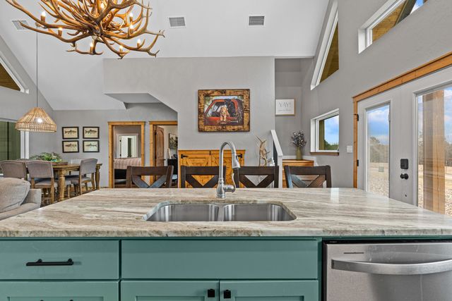 449 Lakeview Circle, Jefferson, TX 75657