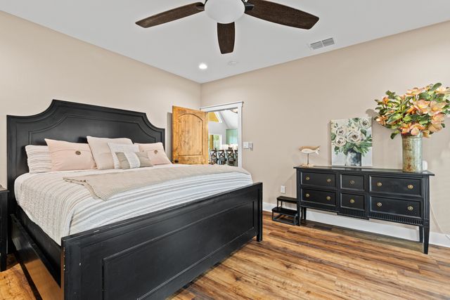 449 Lakeview Circle, Jefferson, TX 75657