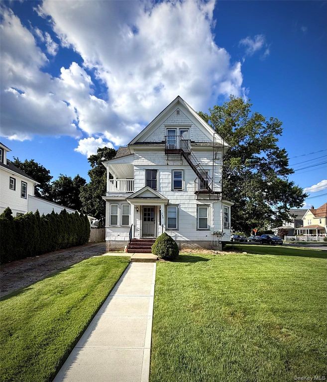 280 Pine Street, Freeport, NY 11520 — exterior