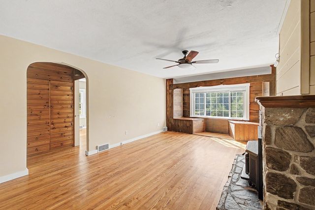 1161 E Mountain Rd, Westfield, MA 01085