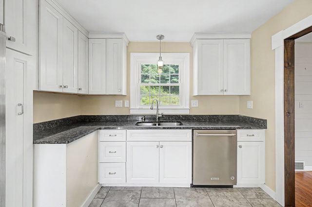 1161 E Mountain Rd, Westfield, MA 01085