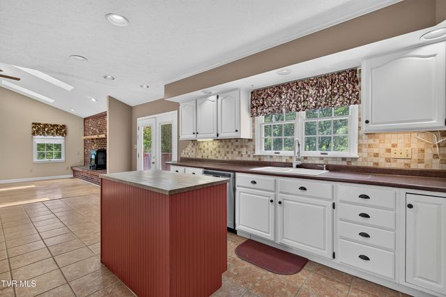 19368 Triple Crown Drive, Abingdon, VA 24211