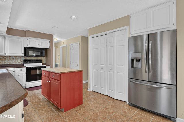 19368 Triple Crown Drive, Abingdon, VA 24211