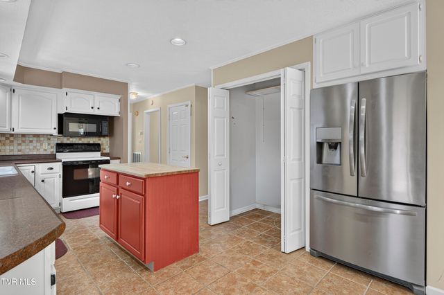 19368 Triple Crown Drive, Abingdon, VA 24211