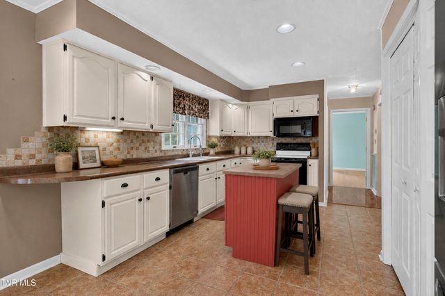 19368 Triple Crown Drive, Abingdon, VA 24211