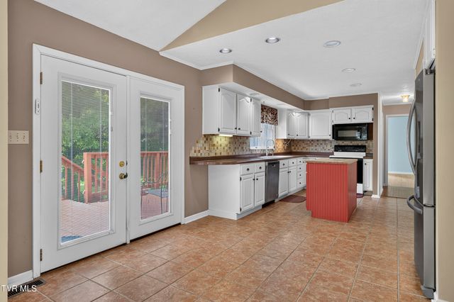19368 Triple Crown Drive, Abingdon, VA 24211