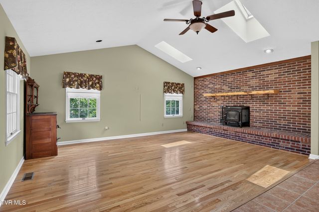 19368 Triple Crown Drive, Abingdon, VA 24211