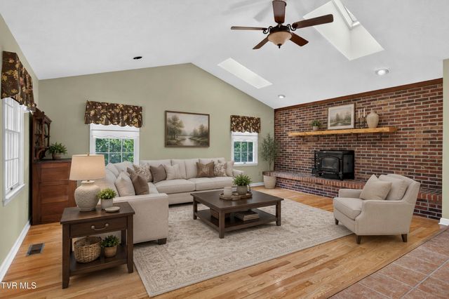 19368 Triple Crown Drive, Abingdon, VA 24211