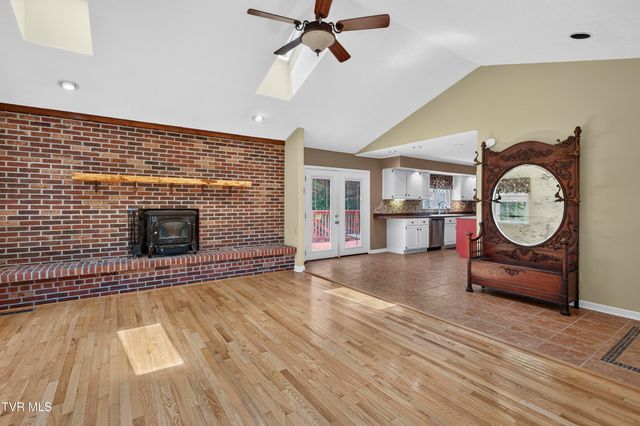19368 Triple Crown Drive, Abingdon, VA 24211