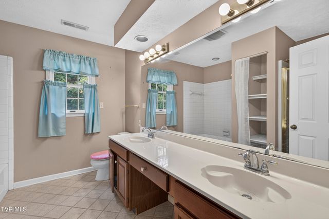 19368 Triple Crown Drive, Abingdon, VA 24211