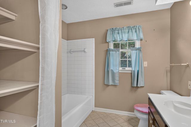 19368 Triple Crown Drive, Abingdon, VA 24211