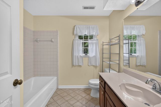 19368 Triple Crown Drive, Abingdon, VA 24211