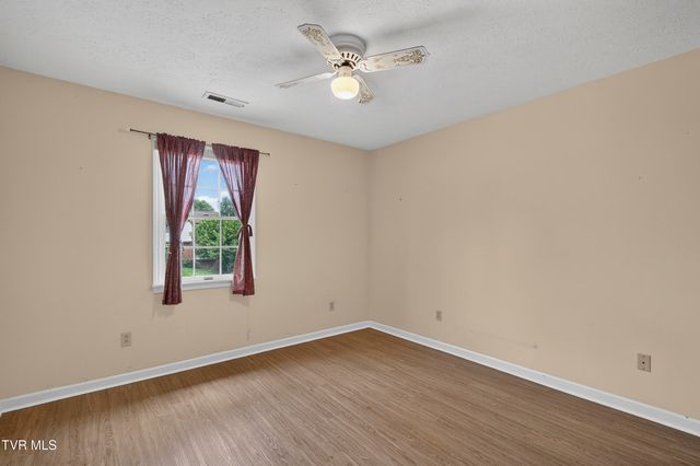 19368 Triple Crown Drive, Abingdon, VA 24211