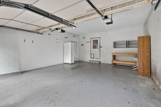19368 Triple Crown Drive, Abingdon, VA 24211