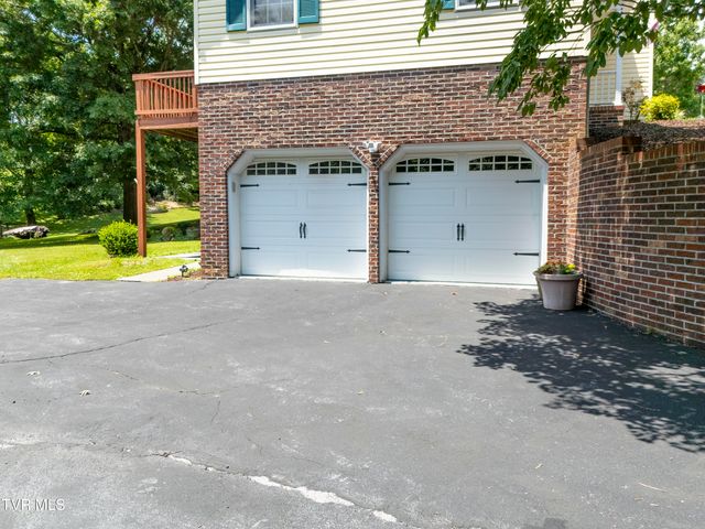 19368 Triple Crown Drive, Abingdon, VA 24211