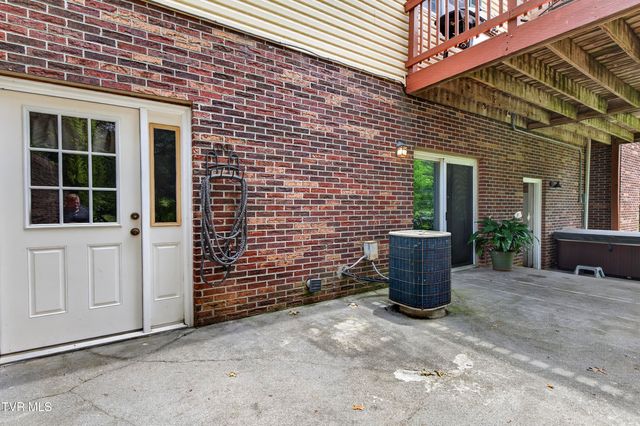 19368 Triple Crown Drive, Abingdon, VA 24211