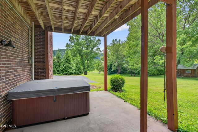 19368 Triple Crown Drive, Abingdon, VA 24211