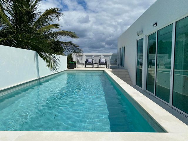 243 Venetian Drive, Delray Beach, FL 33483