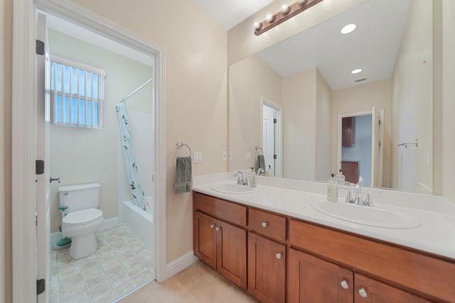 3120 Queens Gate Ln, Modesto, CA 95355