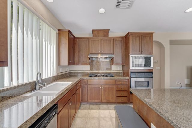 3120 Queens Gate Ln, Modesto, CA 95355