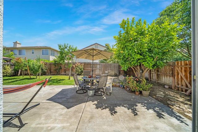 3120 Queens Gate Ln, Modesto, CA 95355